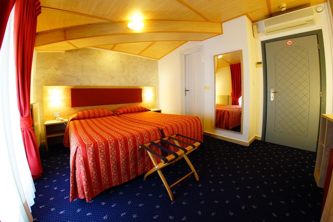 Hotel Le Torrette Galbiate エクステリア 写真